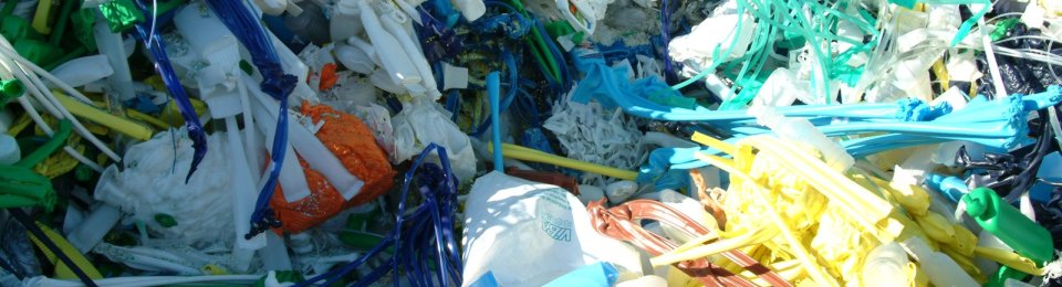 foto rifiuti in plastica