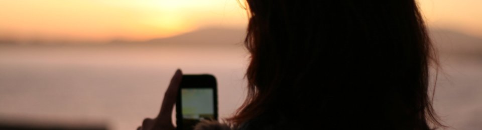 donna con smartphone