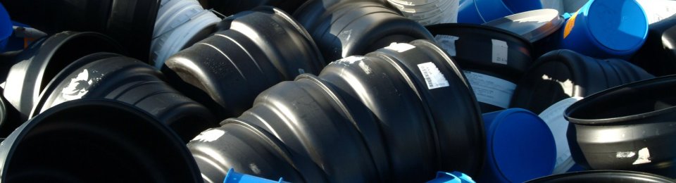 foto bidoni di plastica